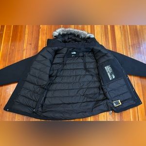 Brand new NORTH FACE puffer jackets new with tags never been worn
